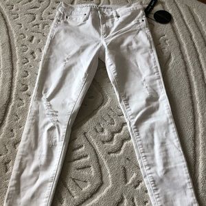 NWT Cropped white distressed jeans